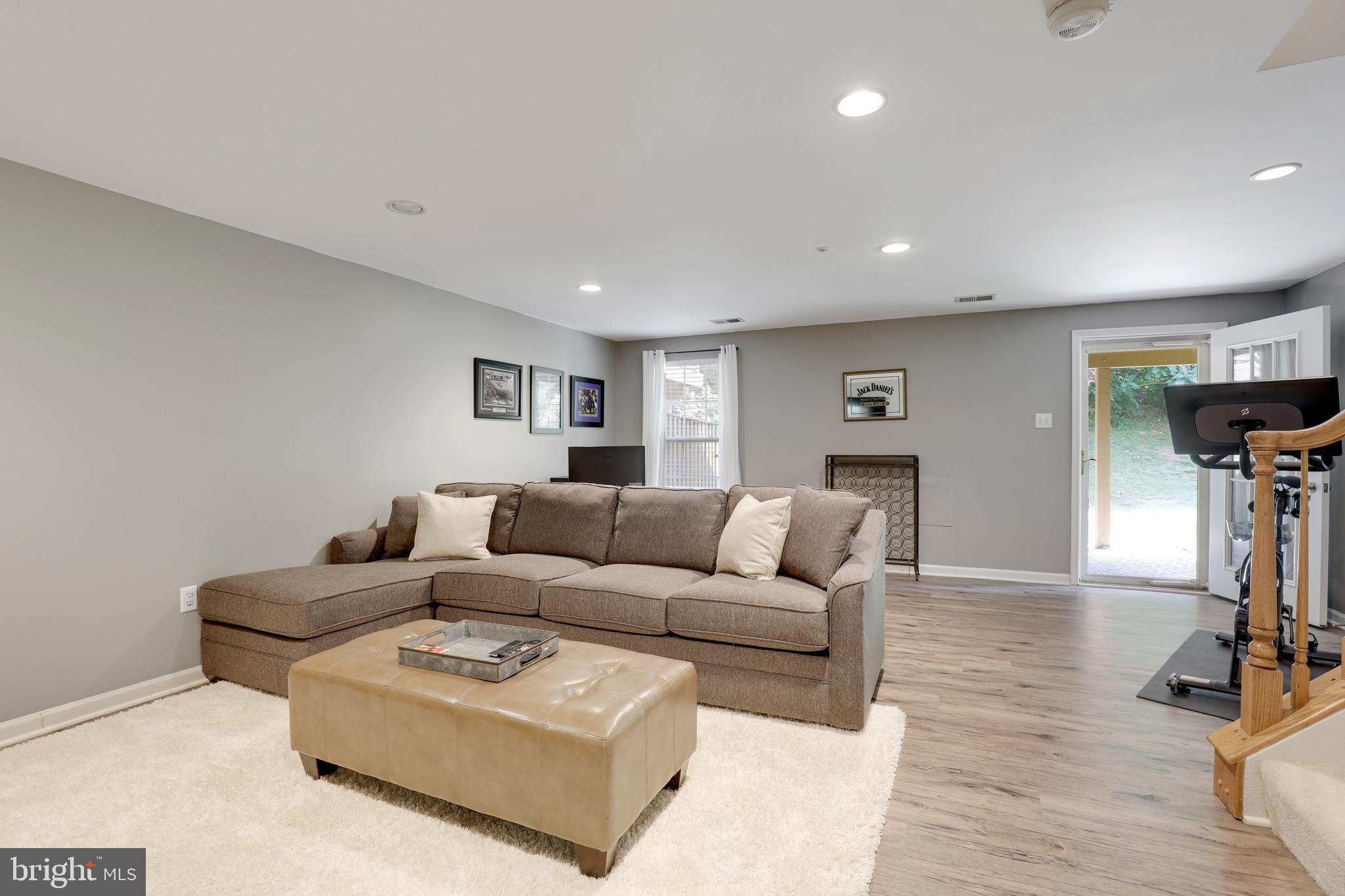 COUNTRY WALK - Residential