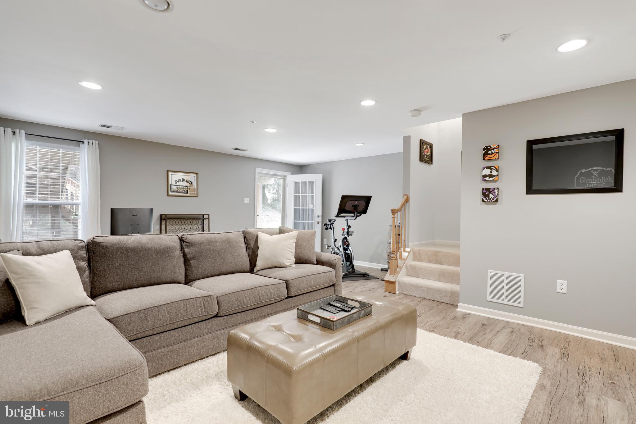 COUNTRY WALK - Residential