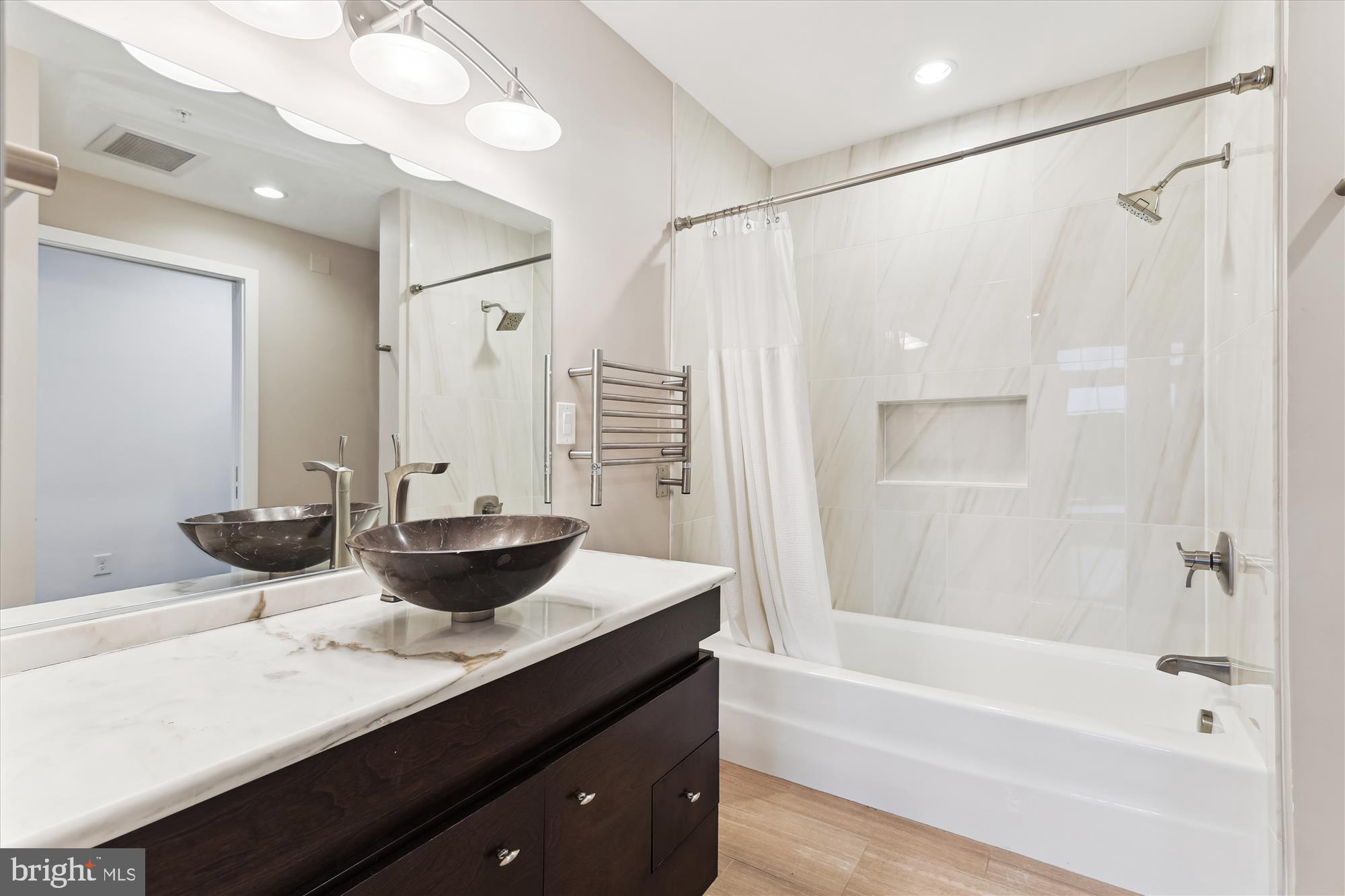 GASLIGHT SQUARE - Residential