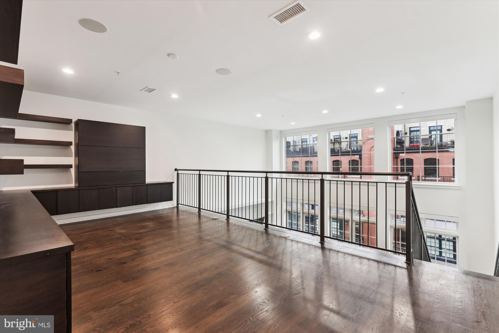 GASLIGHT SQUARE - Residential