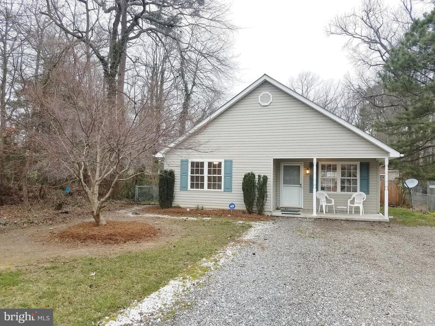 Enjoy the relaxing Potomac River lifestyle in Colonial Beach with golf cart access to beaches, fishing pier, restaurants and Town amenities.  Clean and move-in ready for the season.  You'll love the open floor plan with 2 bedrooms, 2 baths.  Master w/attached bath, walk-in shower & walk-in closet. Shows well inside and out with new heat pump, water heater, disposal and fresh paint too.  Must see!