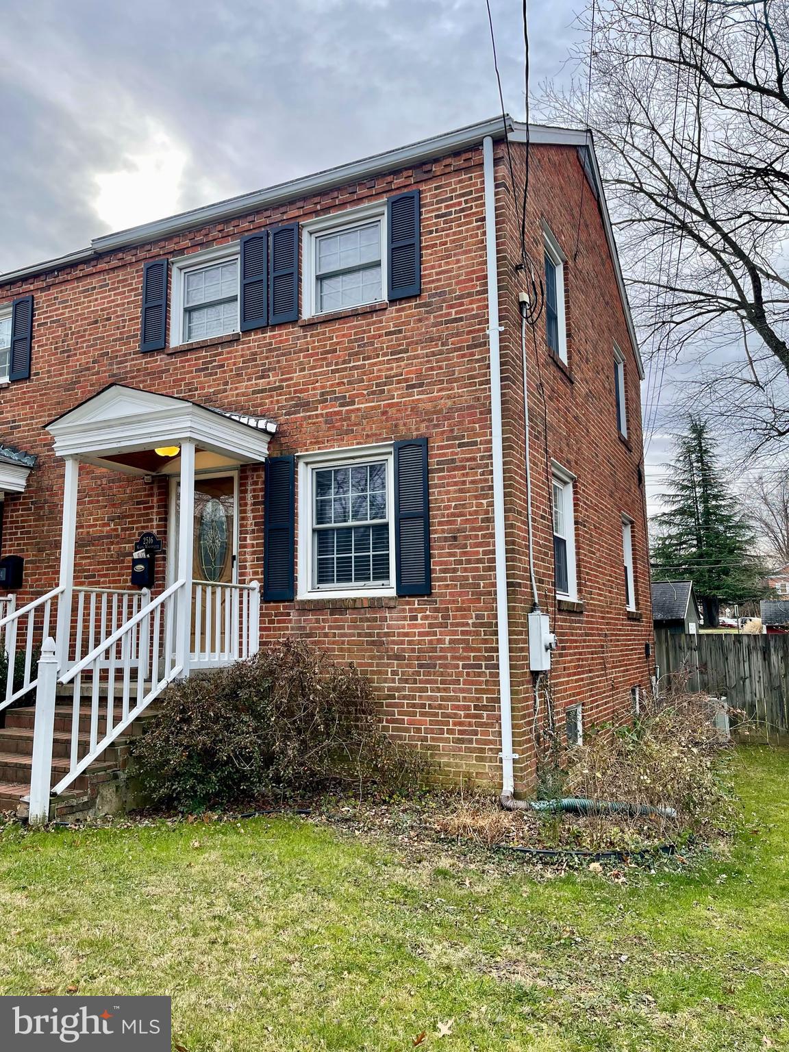 CHURCH COURTS - Residential Lease