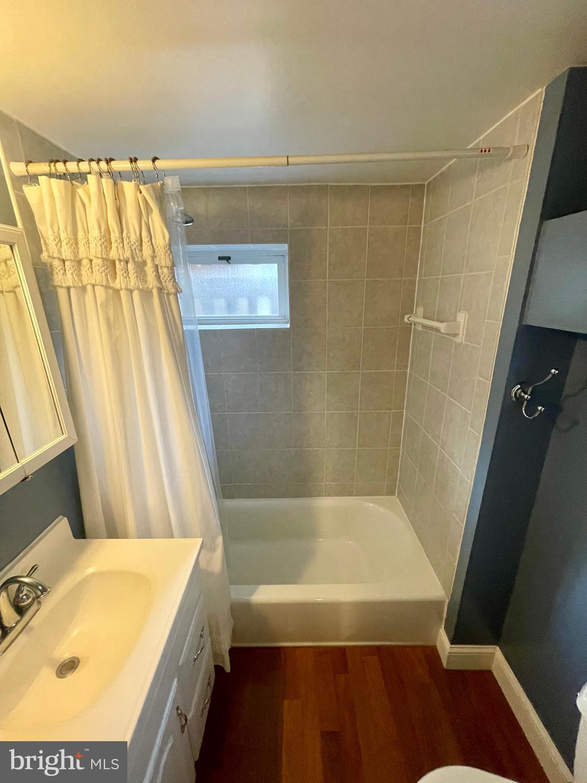 CHURCH COURTS - Residential Lease