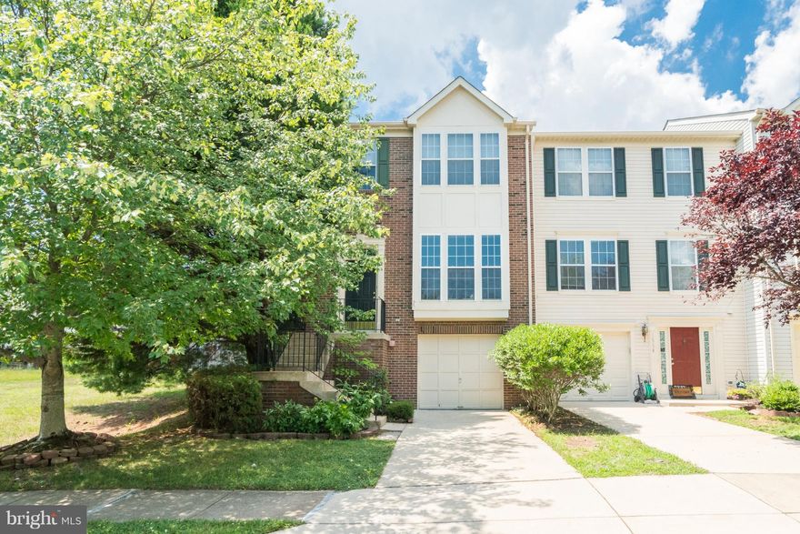 BEAUTIFUL BRICK FRONT END UNIT GARAGE TH backing to common area! 9'ceiling/country kitchen/island/42"cabinets 3-sided gas FP/Trex Deck with steps to large fenced yard. Soaking tub and separate shower. Designer NL Hardwood floors! Great location and community 4 miles to VRE Station! Show and you will sell