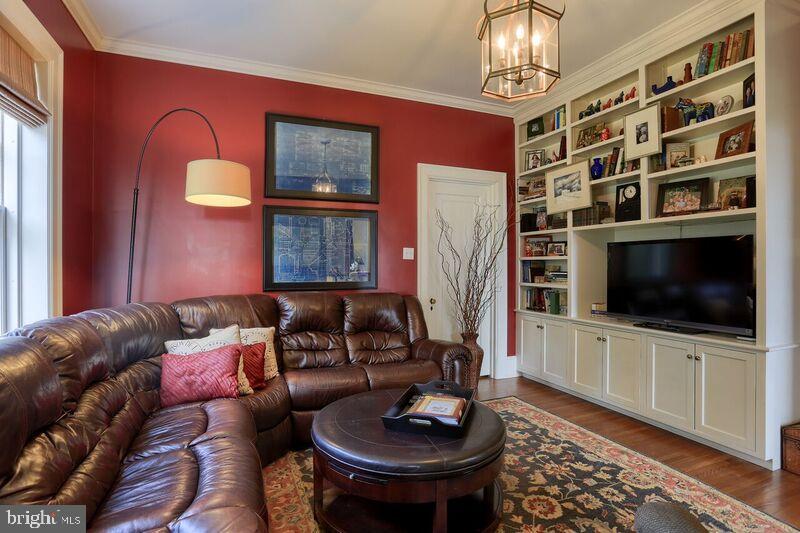 MILLERSVILLE - Residential