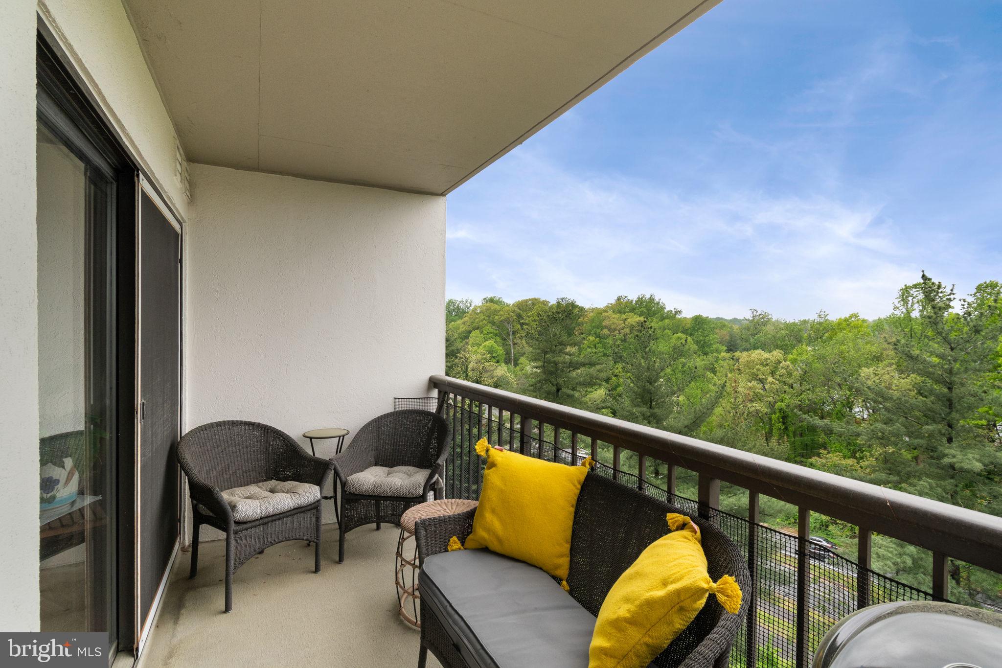 LAKESIDE PLAZA - Residential