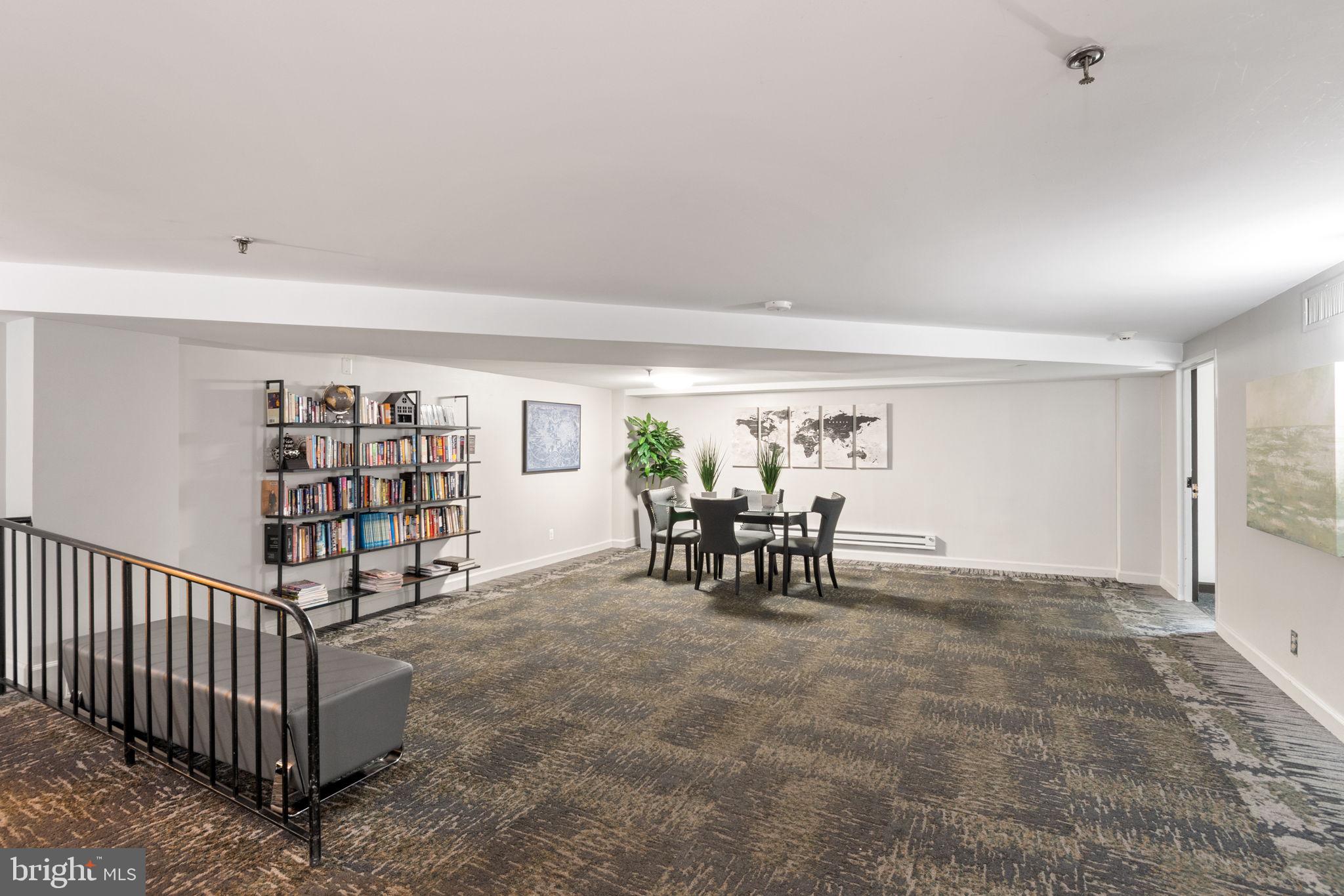 LAKESIDE PLAZA - Residential