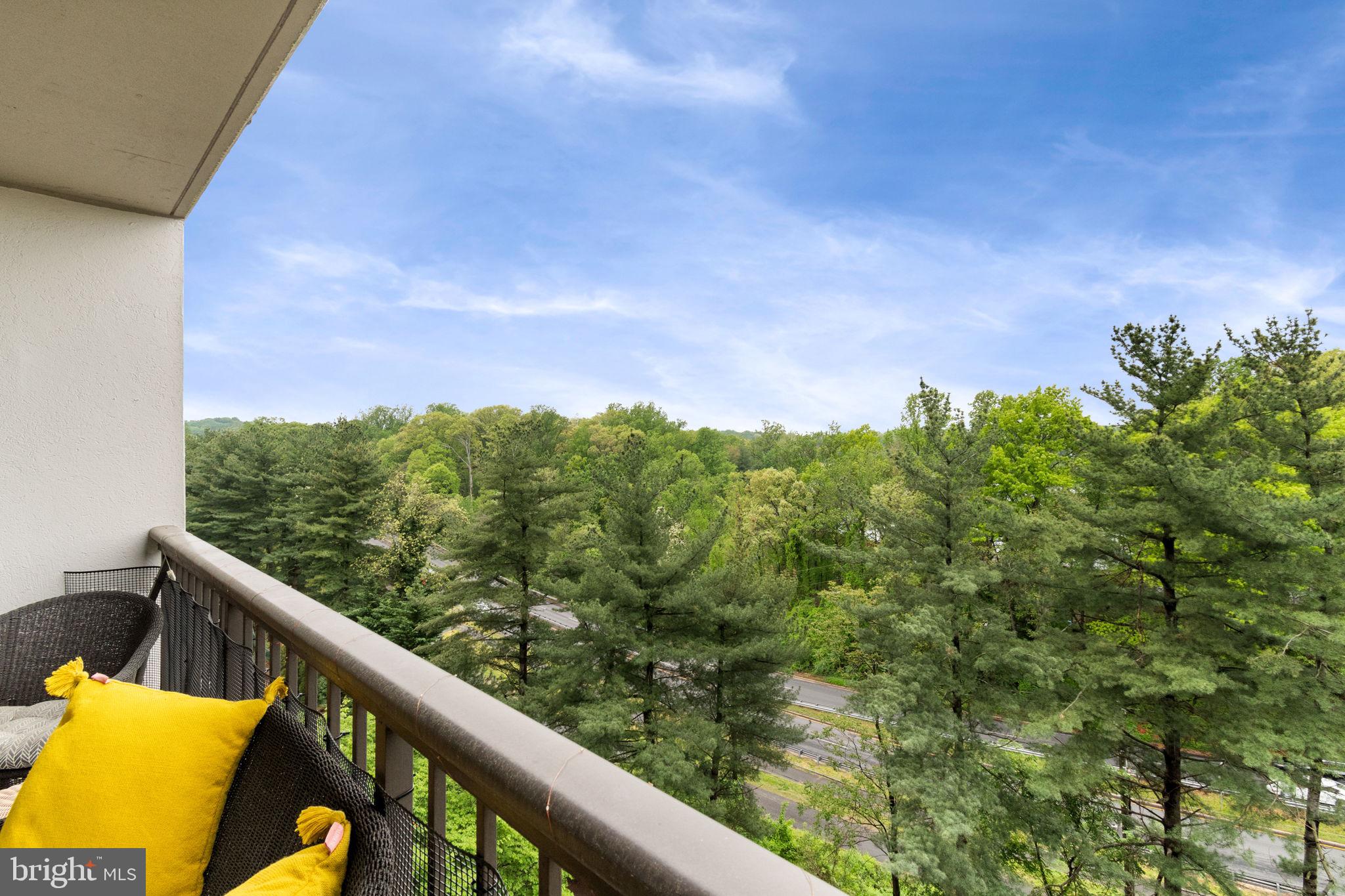 LAKESIDE PLAZA - Residential