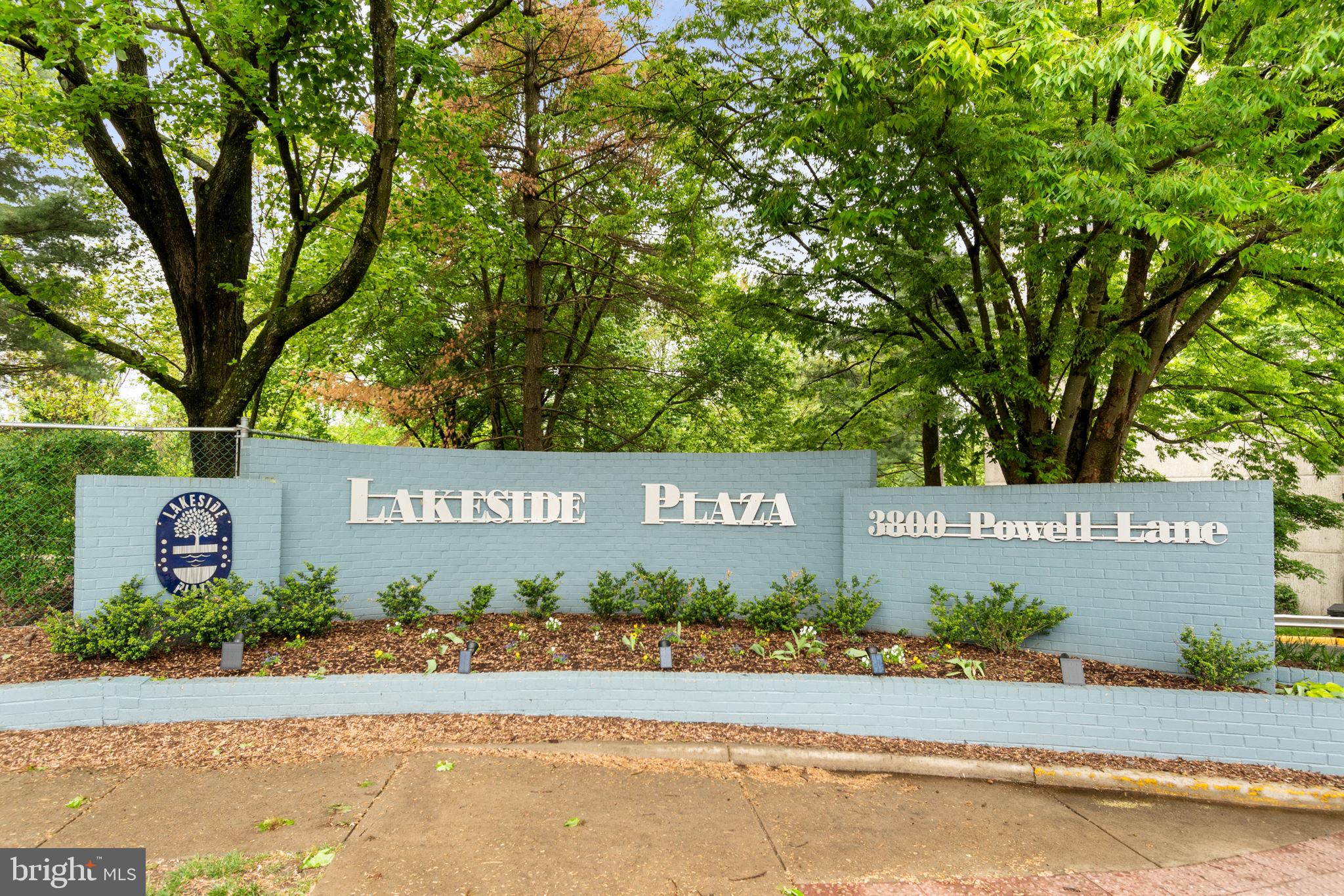 LAKESIDE PLAZA - Residential