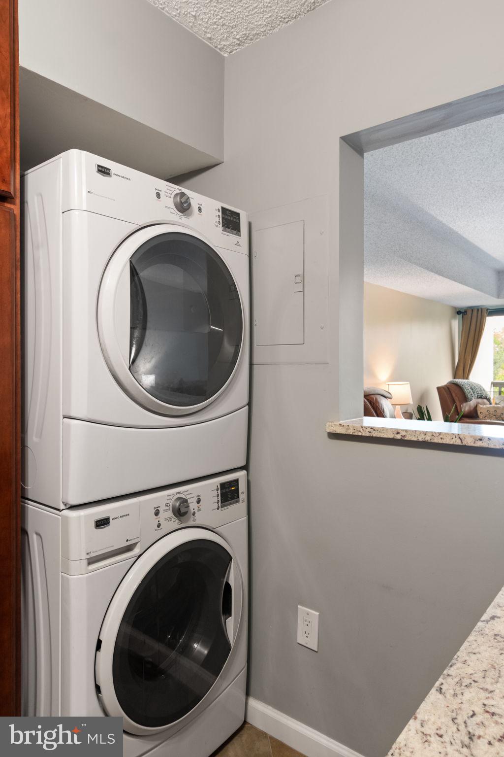 LAKESIDE PLAZA - Residential