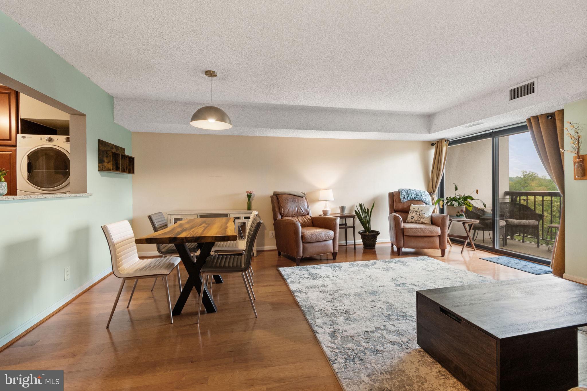 LAKESIDE PLAZA - Residential