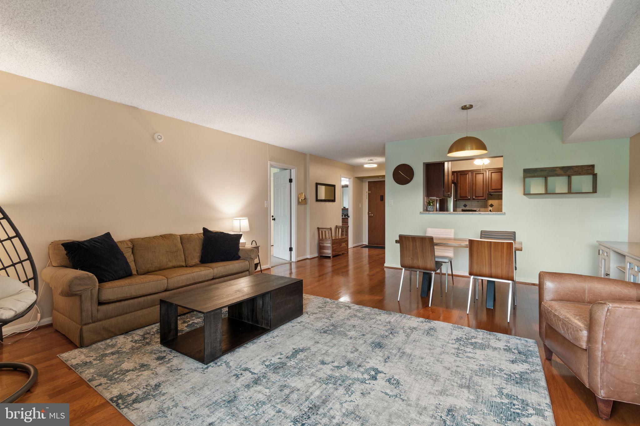 LAKESIDE PLAZA - Residential