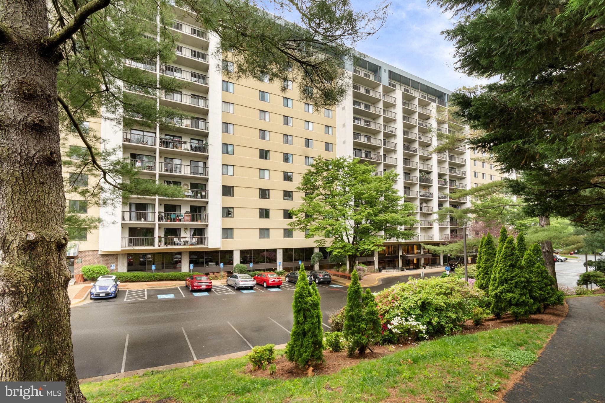 LAKESIDE PLAZA - Residential