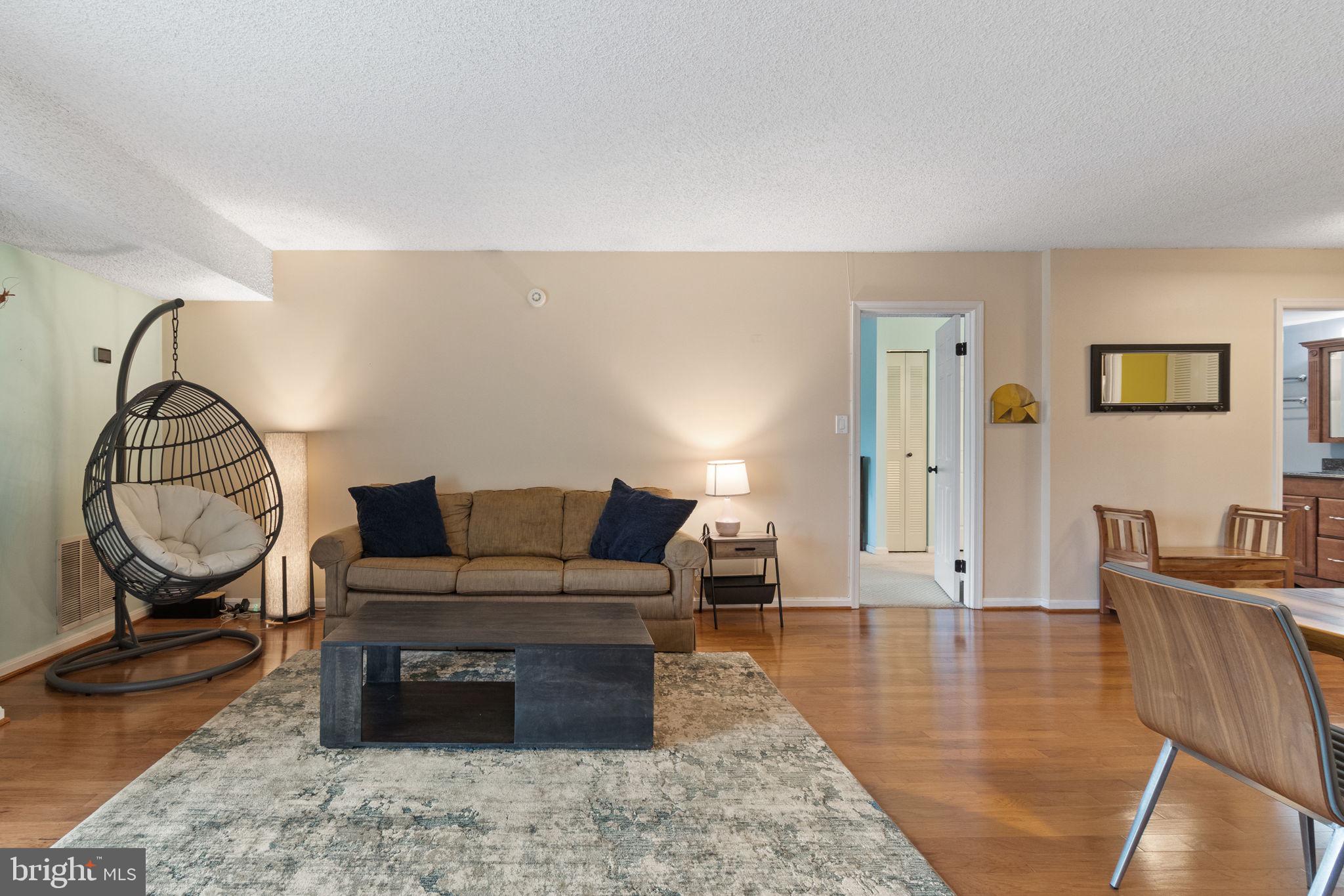 LAKESIDE PLAZA - Residential