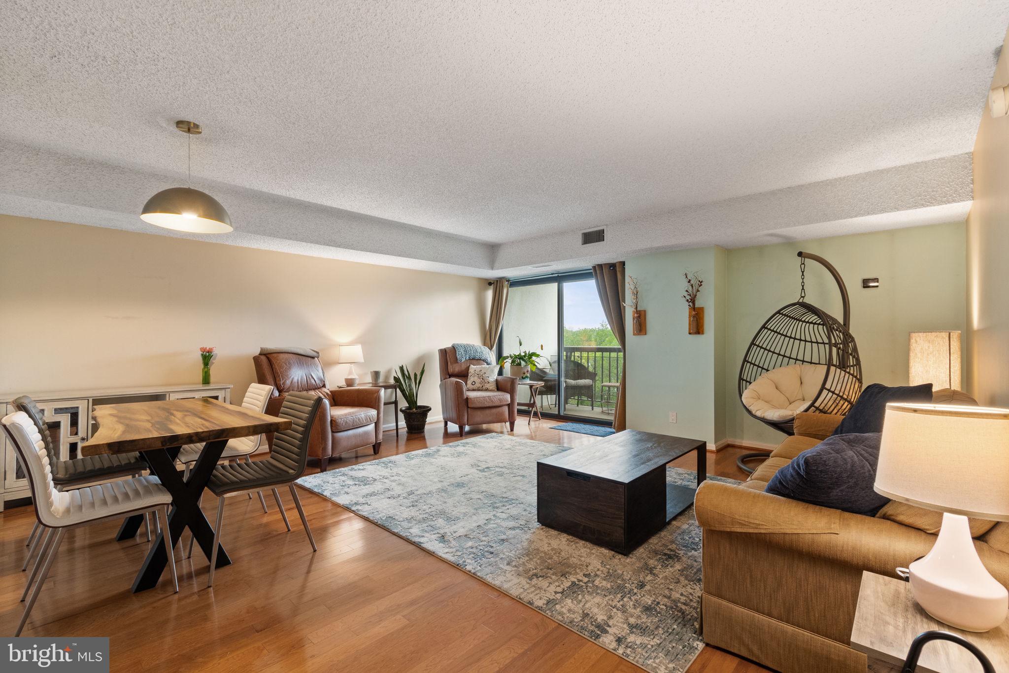 LAKESIDE PLAZA - Residential