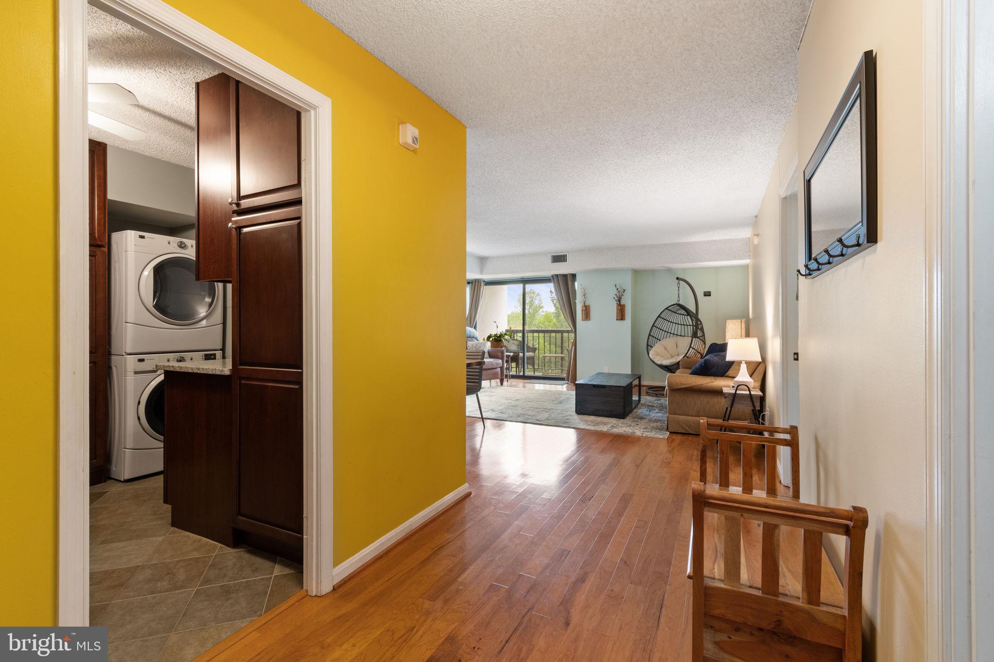 LAKESIDE PLAZA - Residential