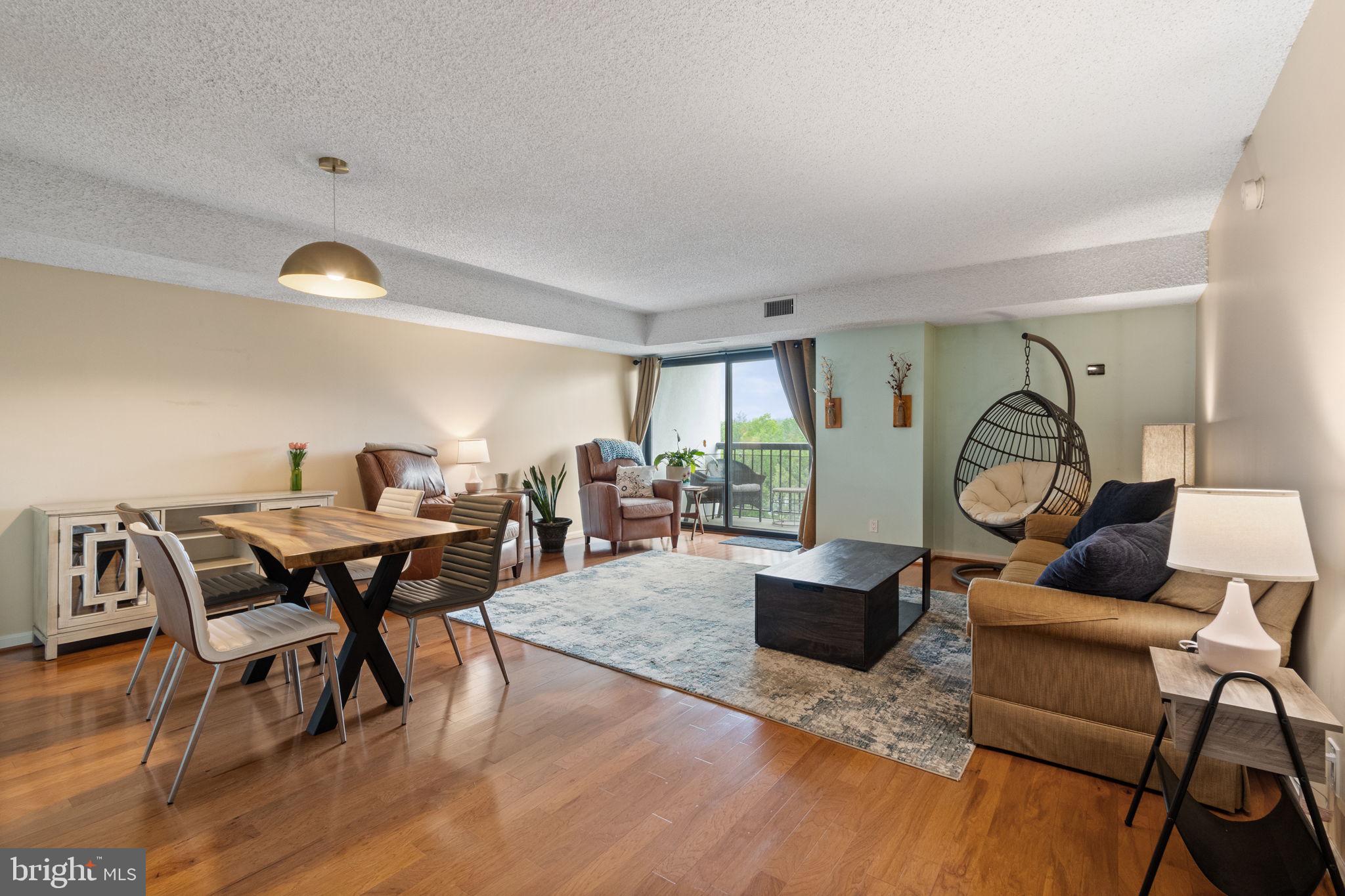 LAKESIDE PLAZA - Residential