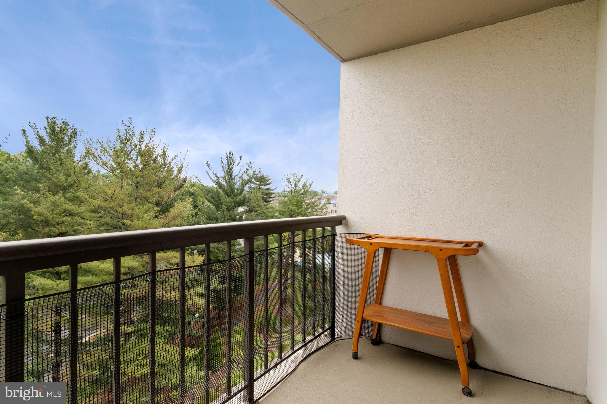 LAKESIDE PLAZA - Residential