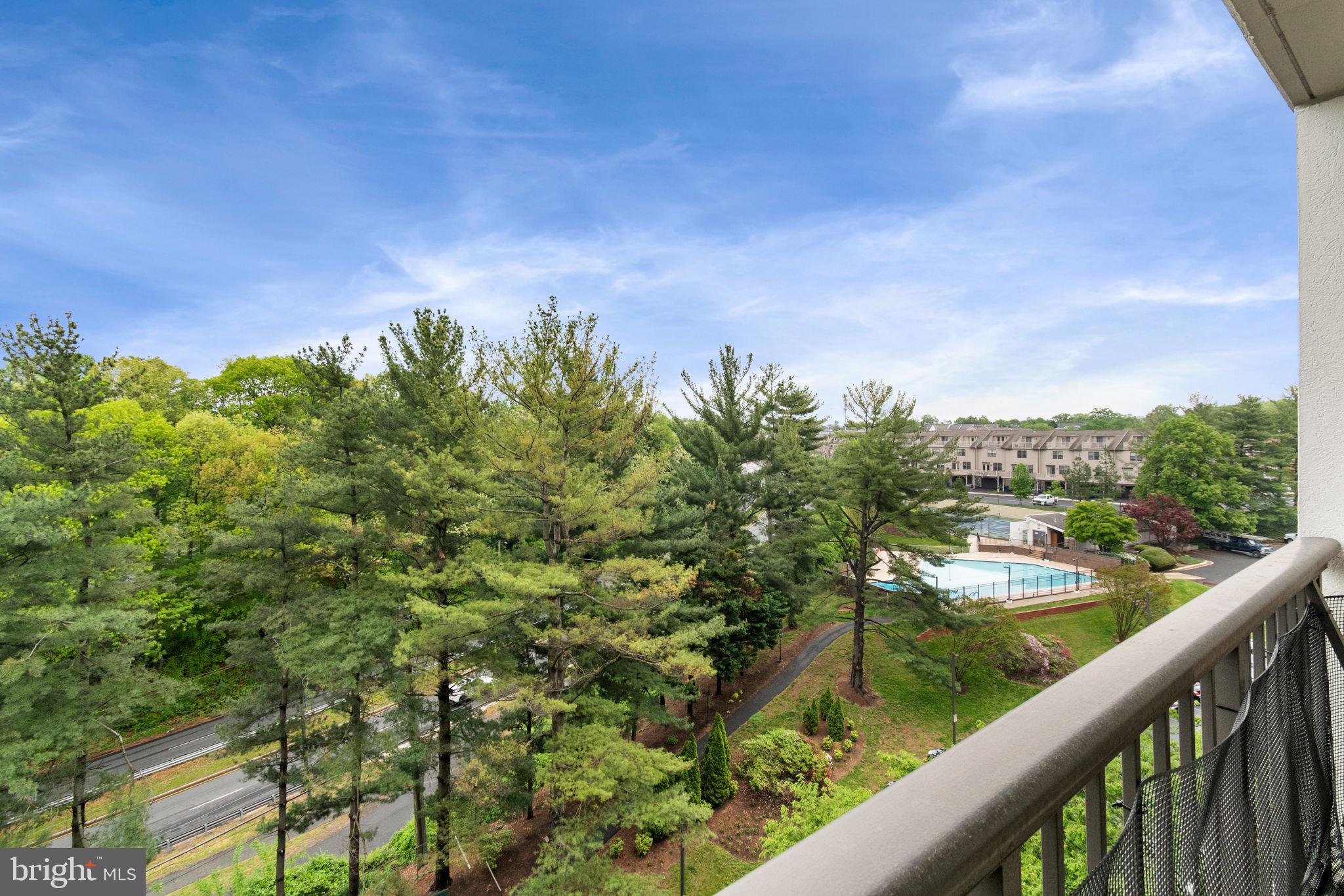 LAKESIDE PLAZA - Residential