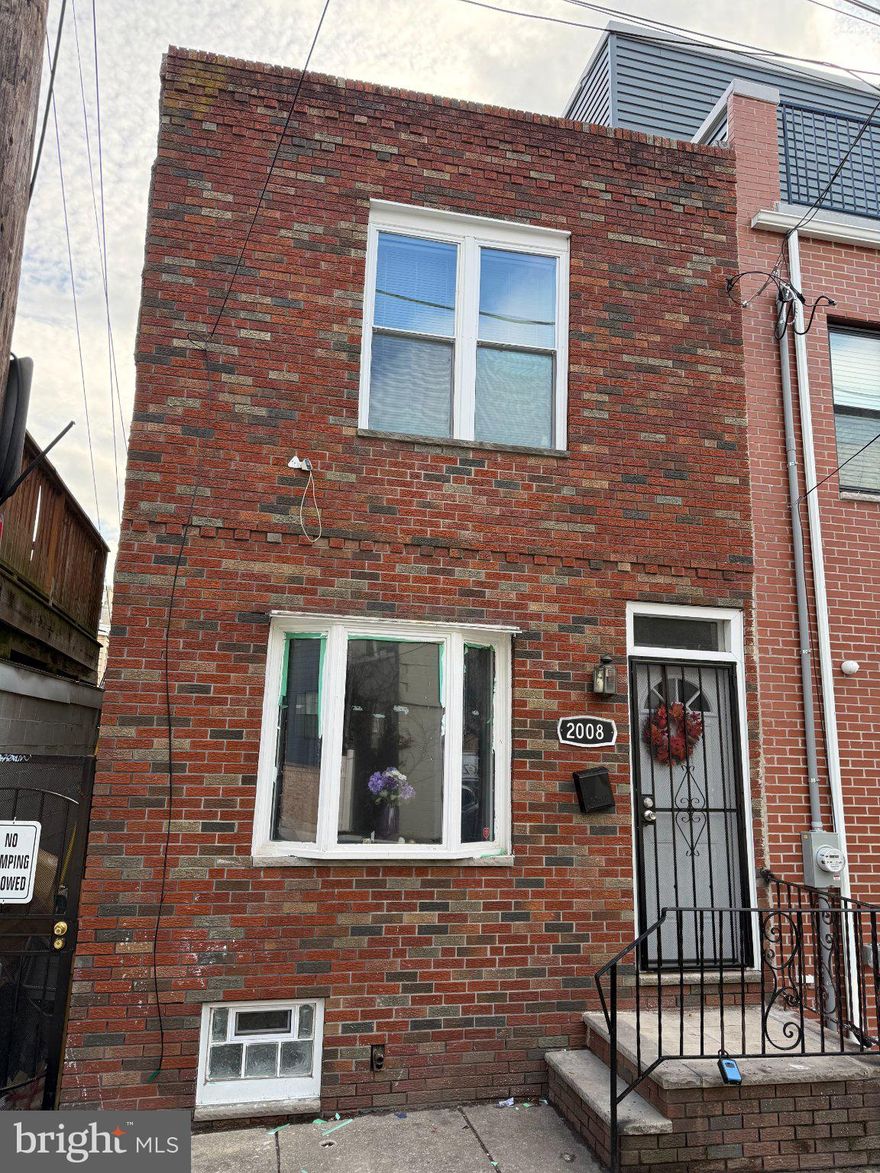 SELLER IS LOOKING FOR A CASH BUYER! BUYER IS RESPONSIBLE FOR TRANSFER TAXES

Nestled in the charming Point Breeze neighborhood, this delightful 3-bedroom, 1-bathroom AirLite townhouse offers a perfect blend of classic character and modern convenience. Built in 1925, this home showcases timeless masonry and brick construction, providing a warm and inviting atmosphere that welcomes you from the moment you step inside. The interior boasts an open layout, ideal for both relaxation and entertaining. With an unfinished basement, you have the opportunity to create your dream space-be it a cozy den, a home gym, or extra storage. The possibilities are endless! Point Breeze is a vibrant community known for its friendly atmosphere and convenient access to local amenities. Just minutes away from Center City. Enjoy leisurely strolls through tree-lined streets, where you'll find an array of parks, cafes, and shops just moments away. The neighborhood is a haven for food lovers, with a variety of dining options that cater to every palate. For those who appreciate an active lifestyle, nearby recreational facilities and green spaces provide ample opportunities for outdoor activities. Plus, with easy access to public transportation, commuting to the city or exploring the surrounding areas is a breeze. This property is not just a house; it's a place to create lasting memories. Embrace the charm of Point Breeze and make this lovely home your new home!