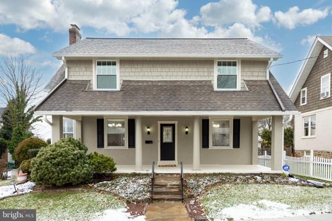 Photo of 102 Lincoln Street, KENNETT SQUARE, PA 19348 (MLS # PACT2114320)