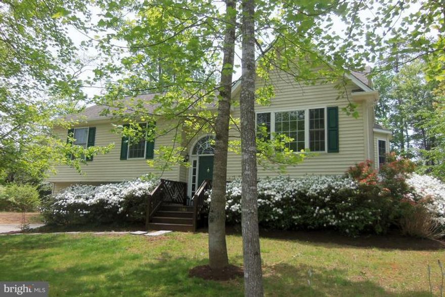 THIS LOVELY UPDATED HOME ON 1.79 AC IS WARM & INVITING.3 BR 2 1/2 BATH W/VAULTED CEILINGS,HARDWOOD FLOORS,LIGHT FILLED KITCHEN W/CERAMIC TILE,SS APPLIANCES,BREAKFAST BAR.VERY SPACIOUS MASTER BEDROOM W/ VAULTED CEILINGS,WALK IN CLOSETS.THE LARGE FAMILY ROOM PROVIDES ADDITIONAL LIVING SPACE!LARGE 2 CAR GARAGE W/WORK BENCH,LOWER LEVEL LAUNDRY & STORAGE AREA!