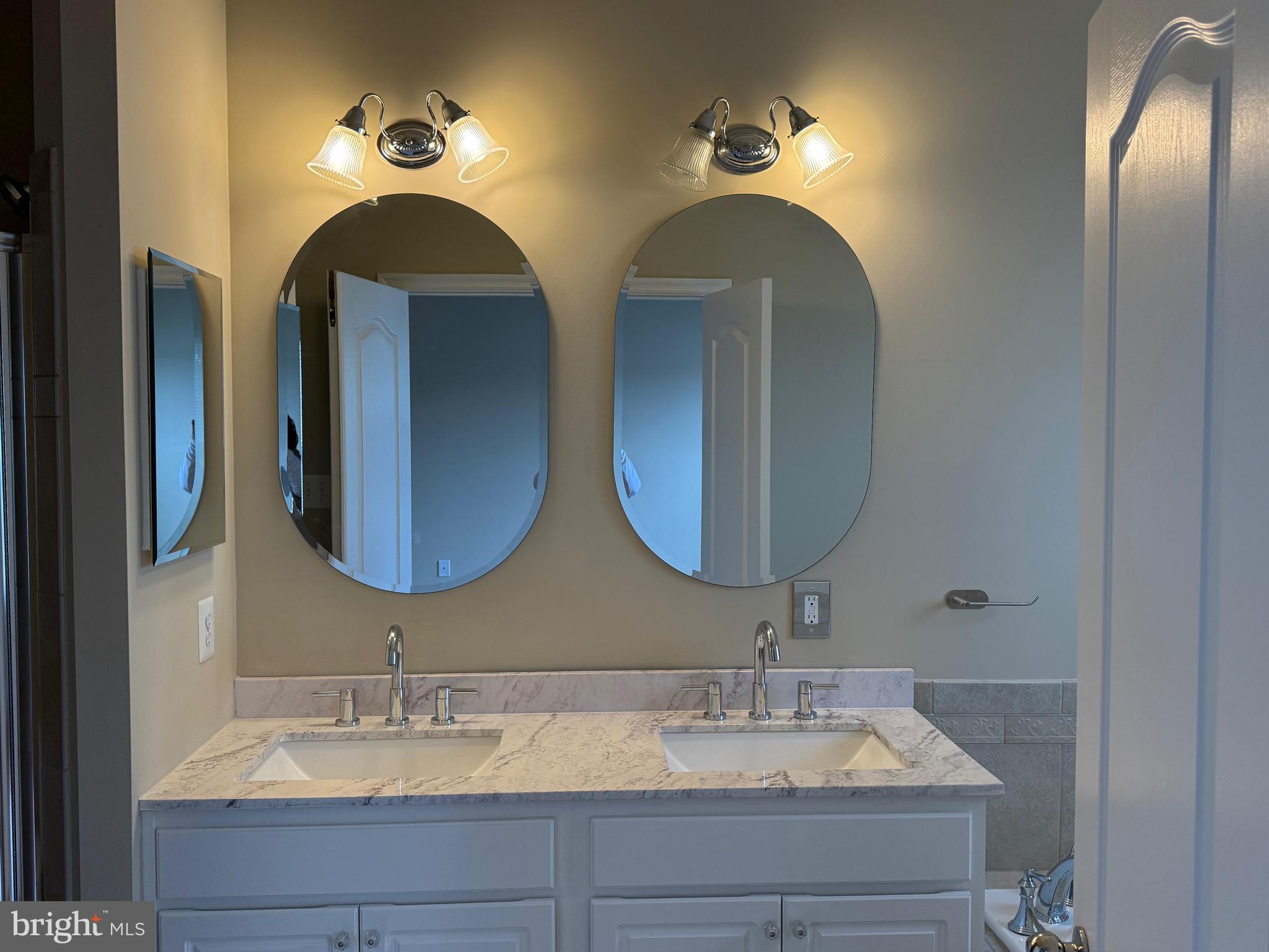 THE CRESCENT AT CHERRY LANE - Residential Lease