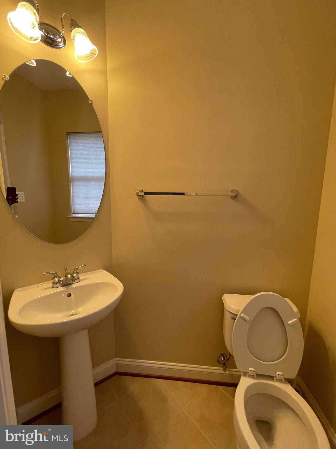 THE CRESCENT AT CHERRY LANE - Residential Lease