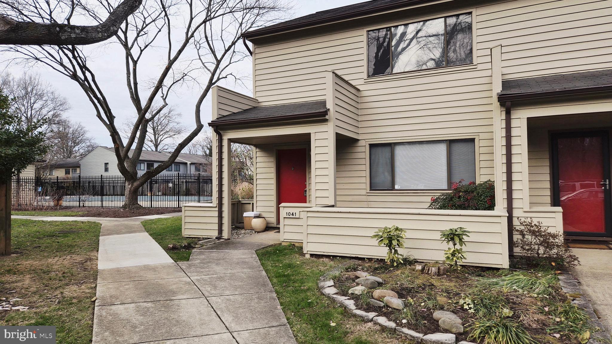 1041 CEDAR RIDGE COURT