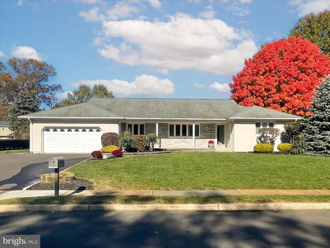 Homes For Sale - 20 Azalea Way<br/> HAMILTON, NJ 08690