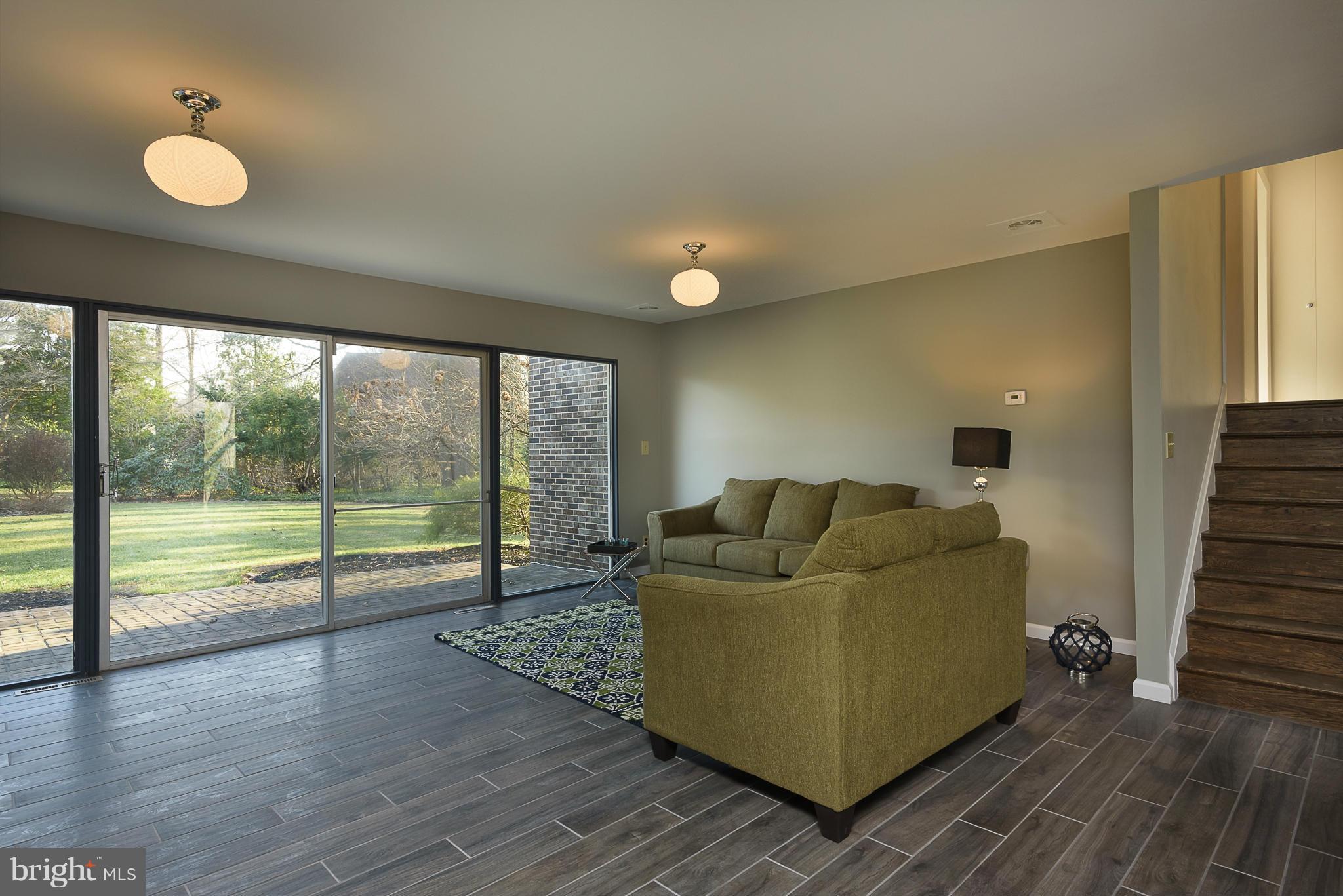 HOBBITS GLEN - Residential