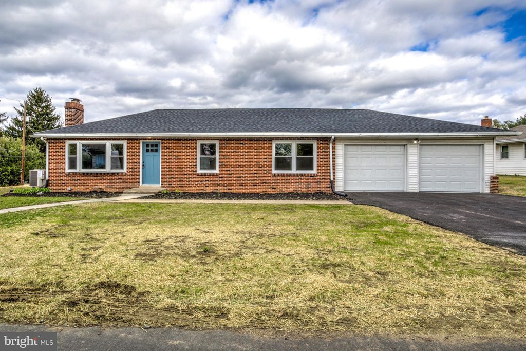 Photo of 403 Larchmont Road, HUMMELSTOWN, PA 17036 (MLS # PADA2050580)