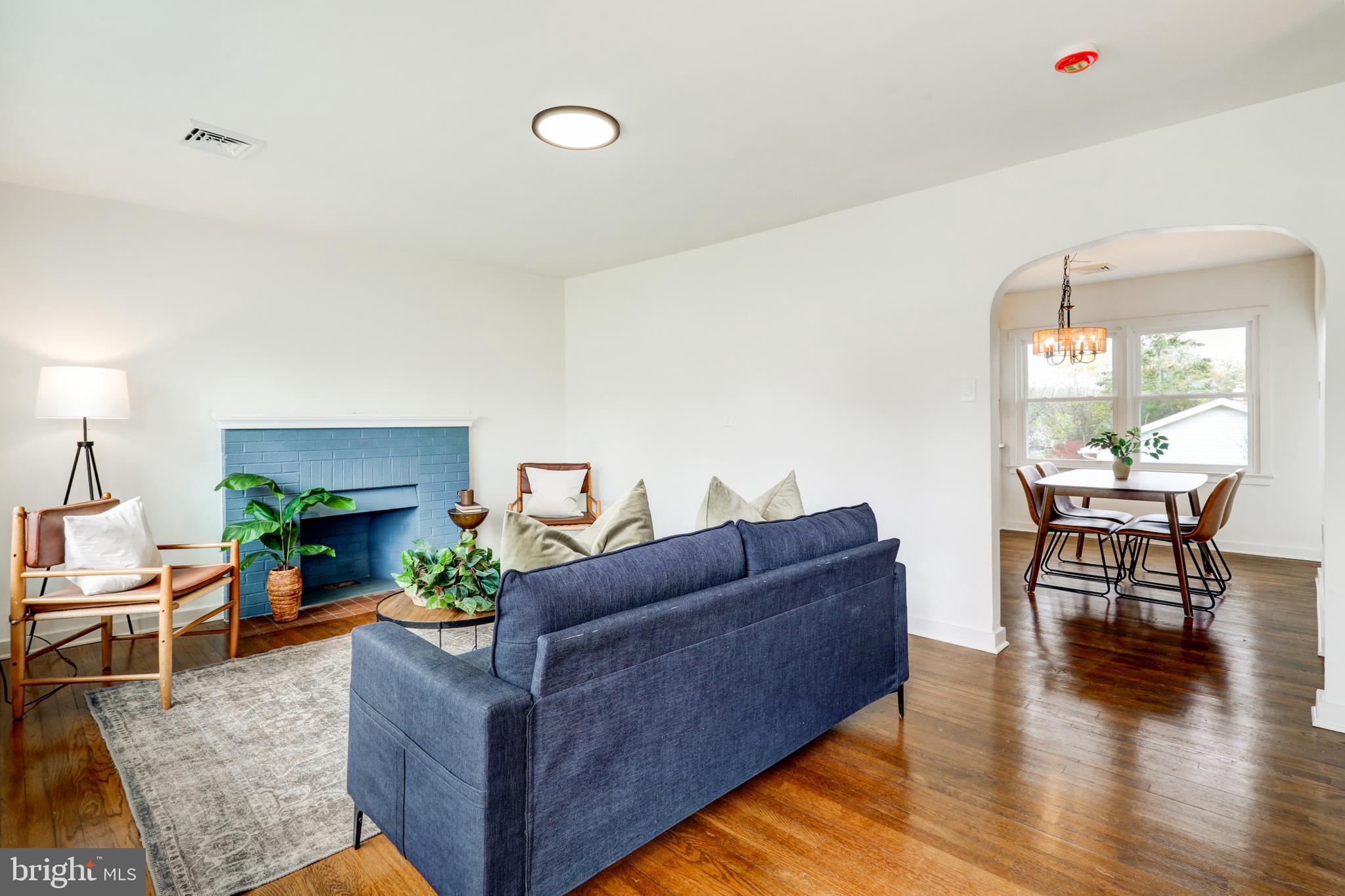 403 LARCHMONT ROAD