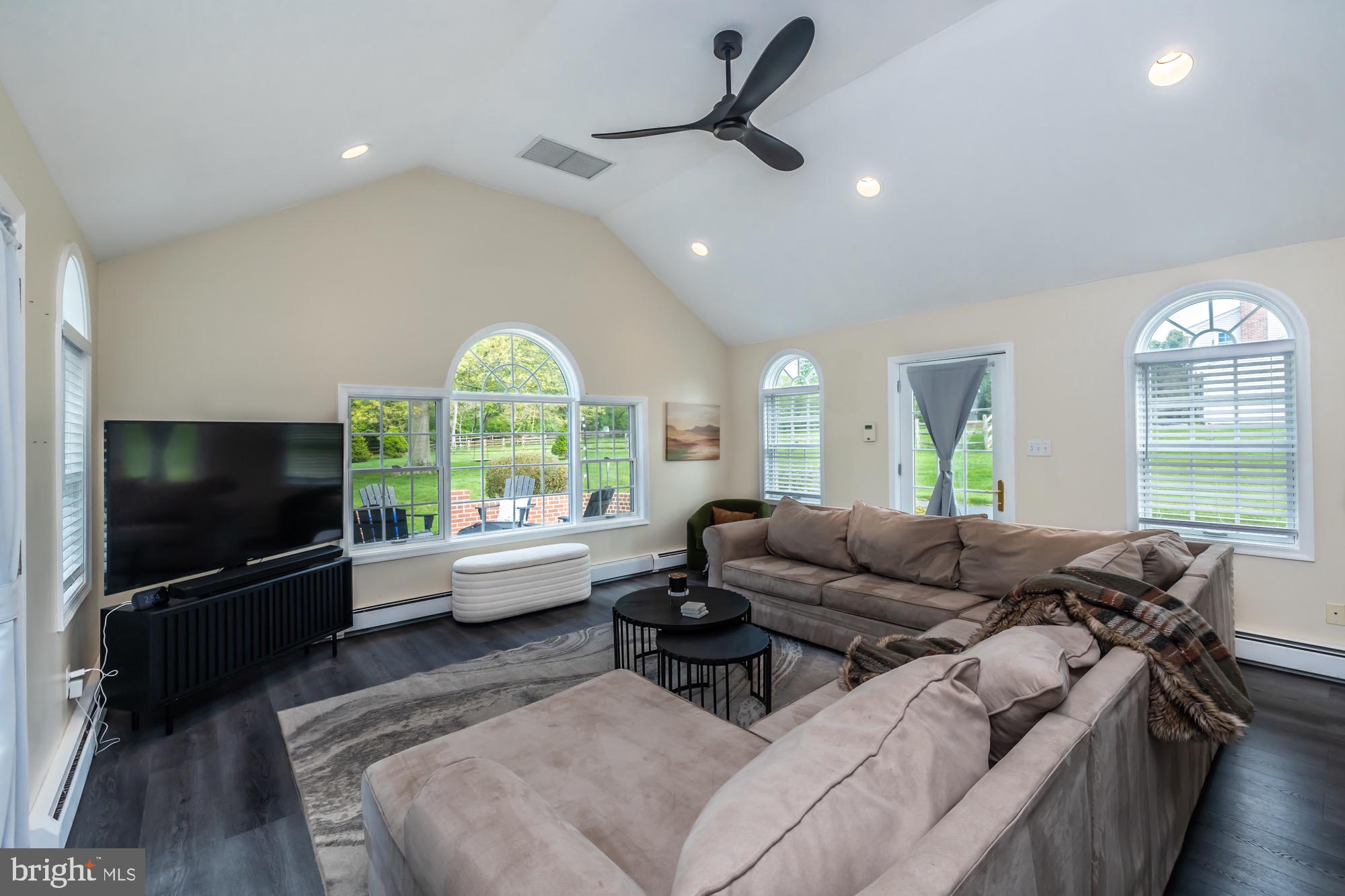 PASTURE VIEW FARM - Residential