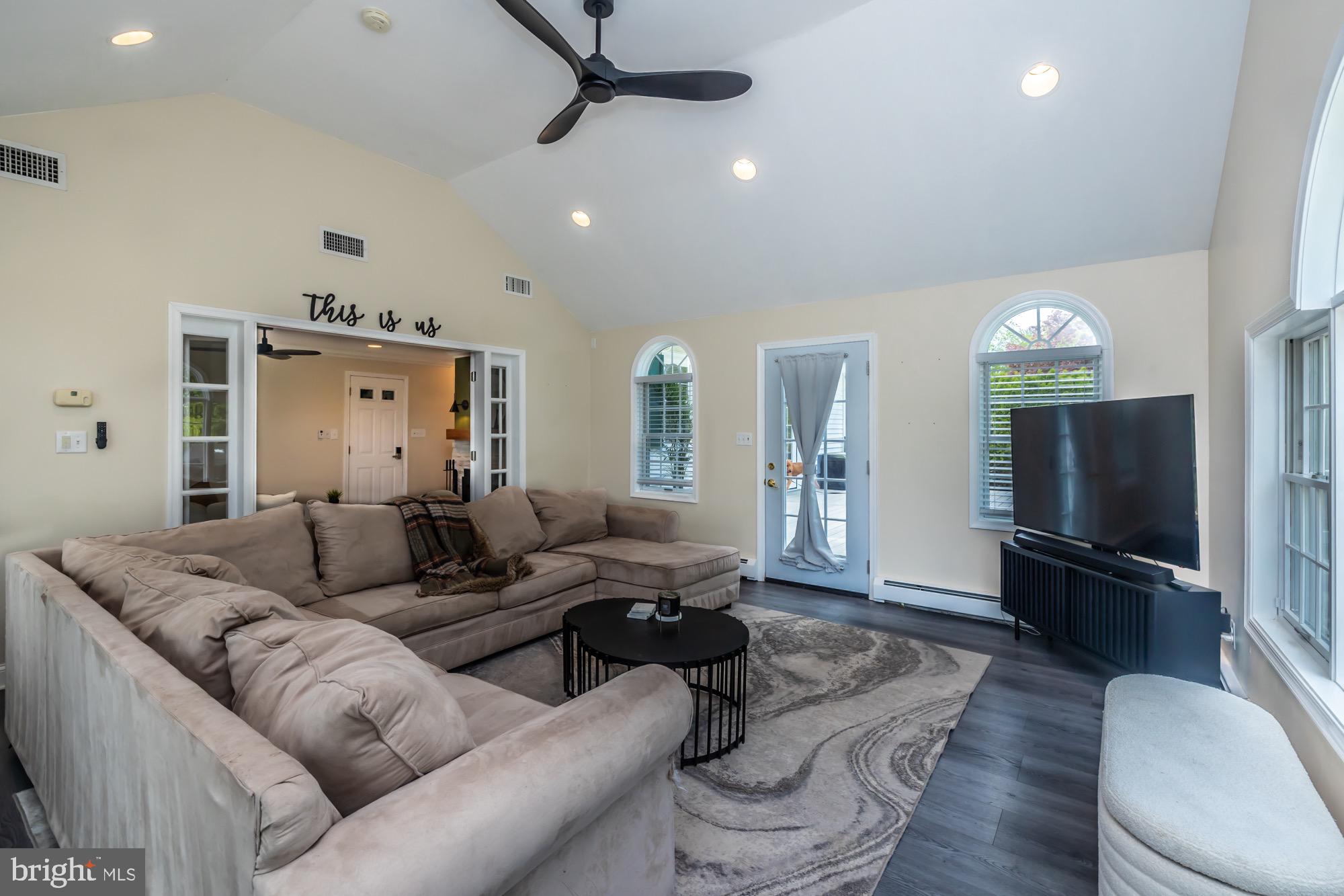 PASTURE VIEW FARM - Residential