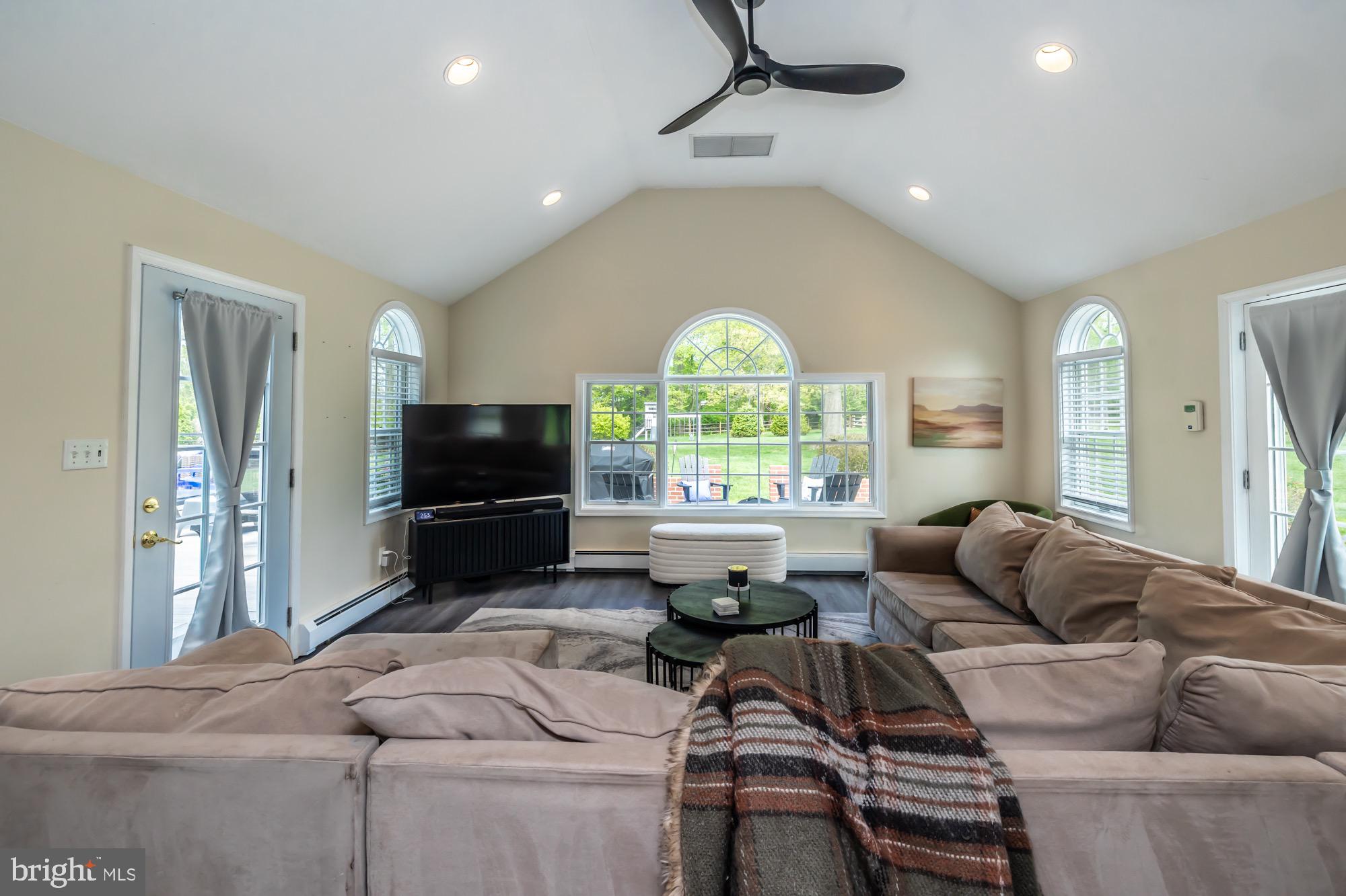 PASTURE VIEW FARM - Residential