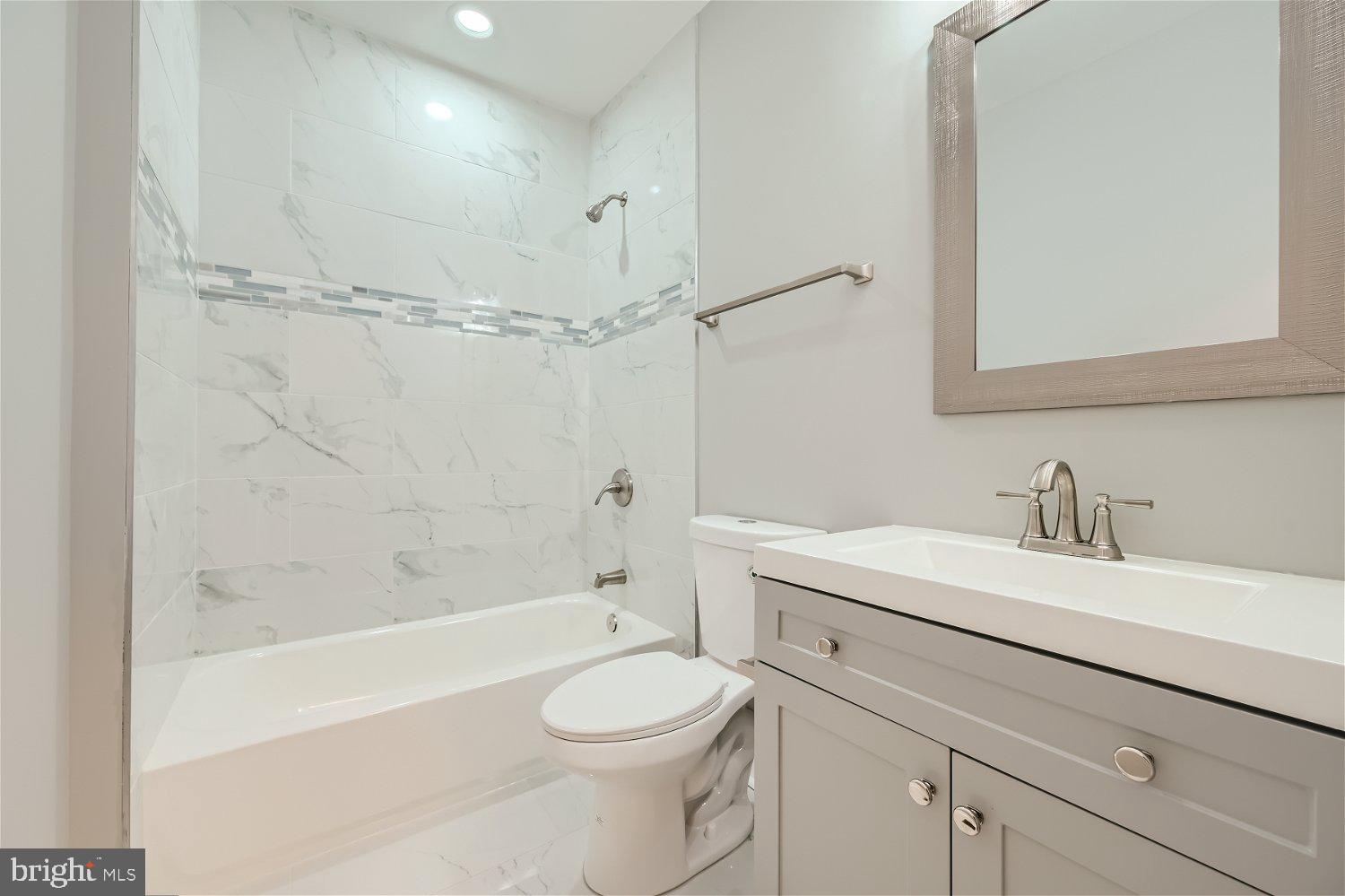 EVERGREEN LAWN - Residential