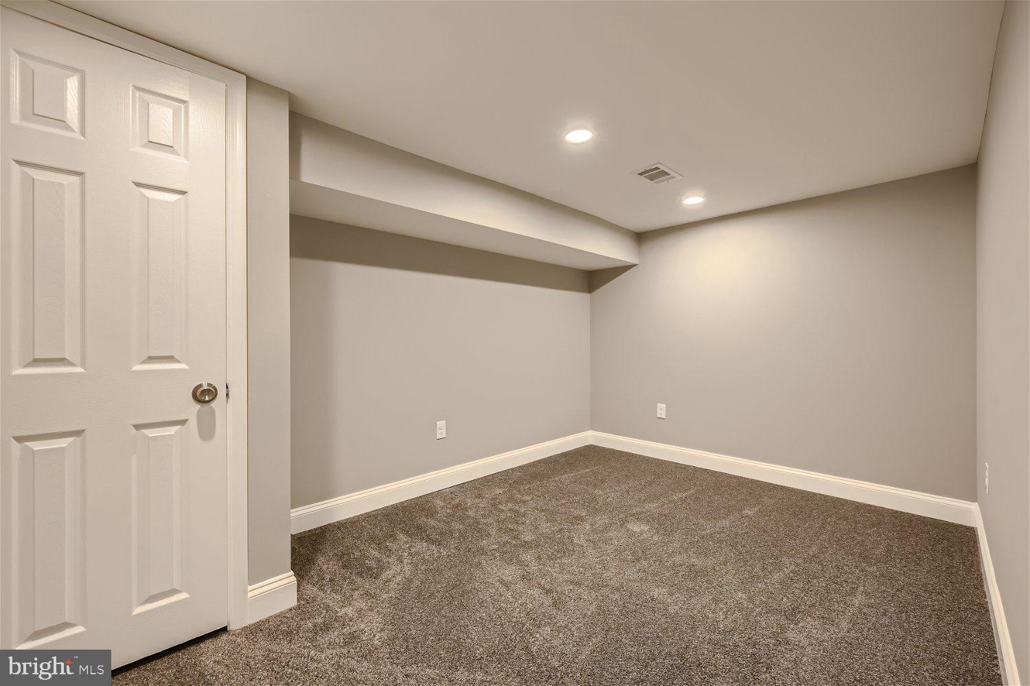 EVERGREEN LAWN - Residential