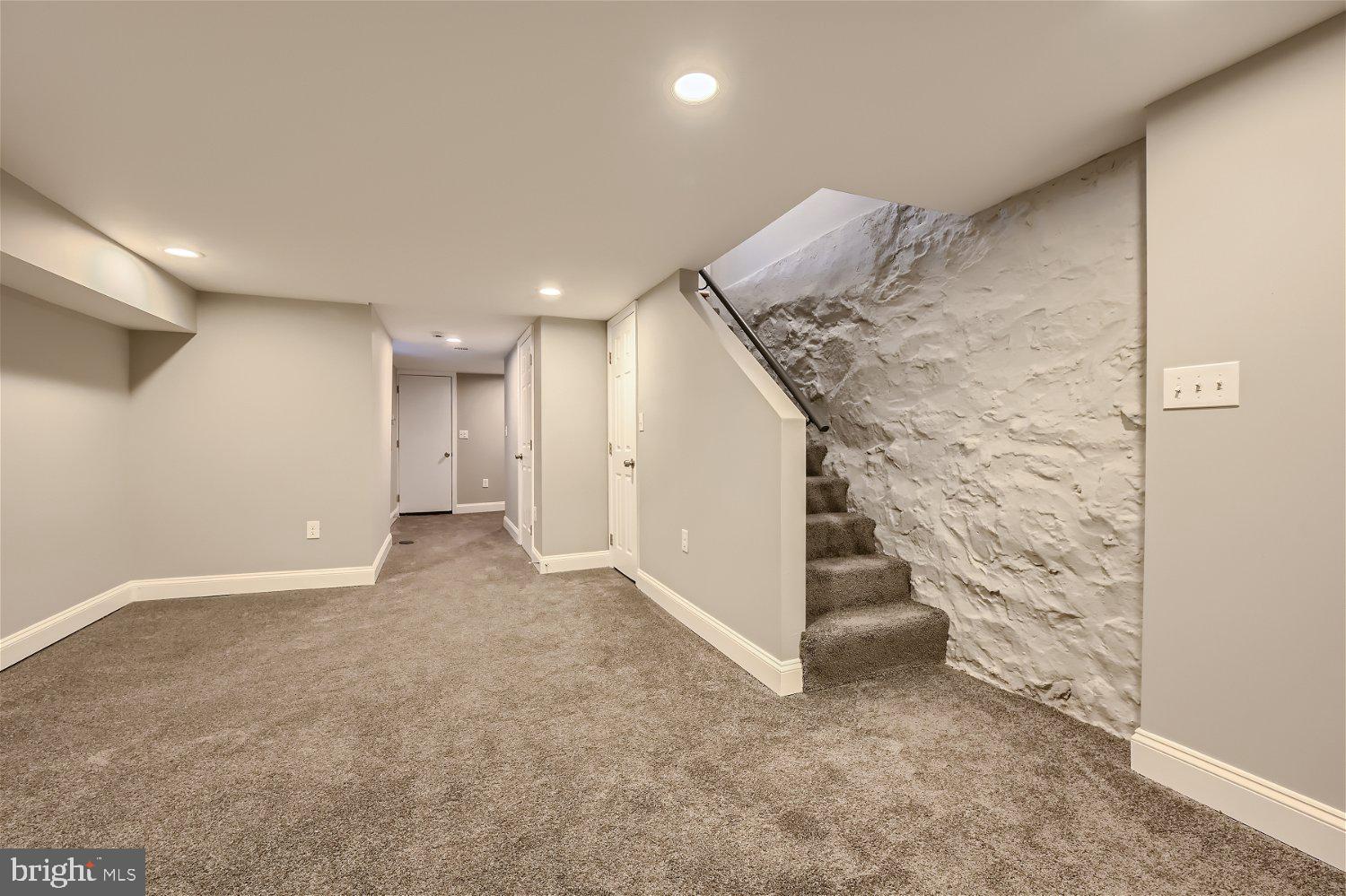 EVERGREEN LAWN - Residential