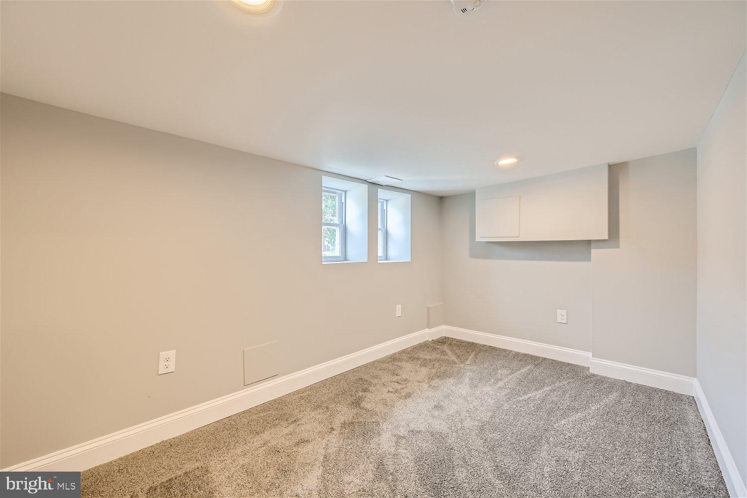 EVERGREEN LAWN - Residential