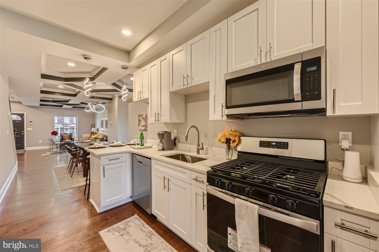 EVERGREEN LAWN - Residential