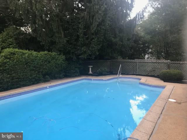 MEADOWBROOK - Residential