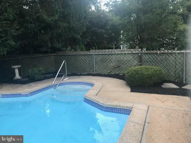 MEADOWBROOK - Residential