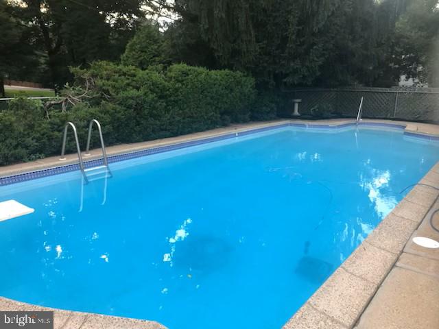 MEADOWBROOK - Residential