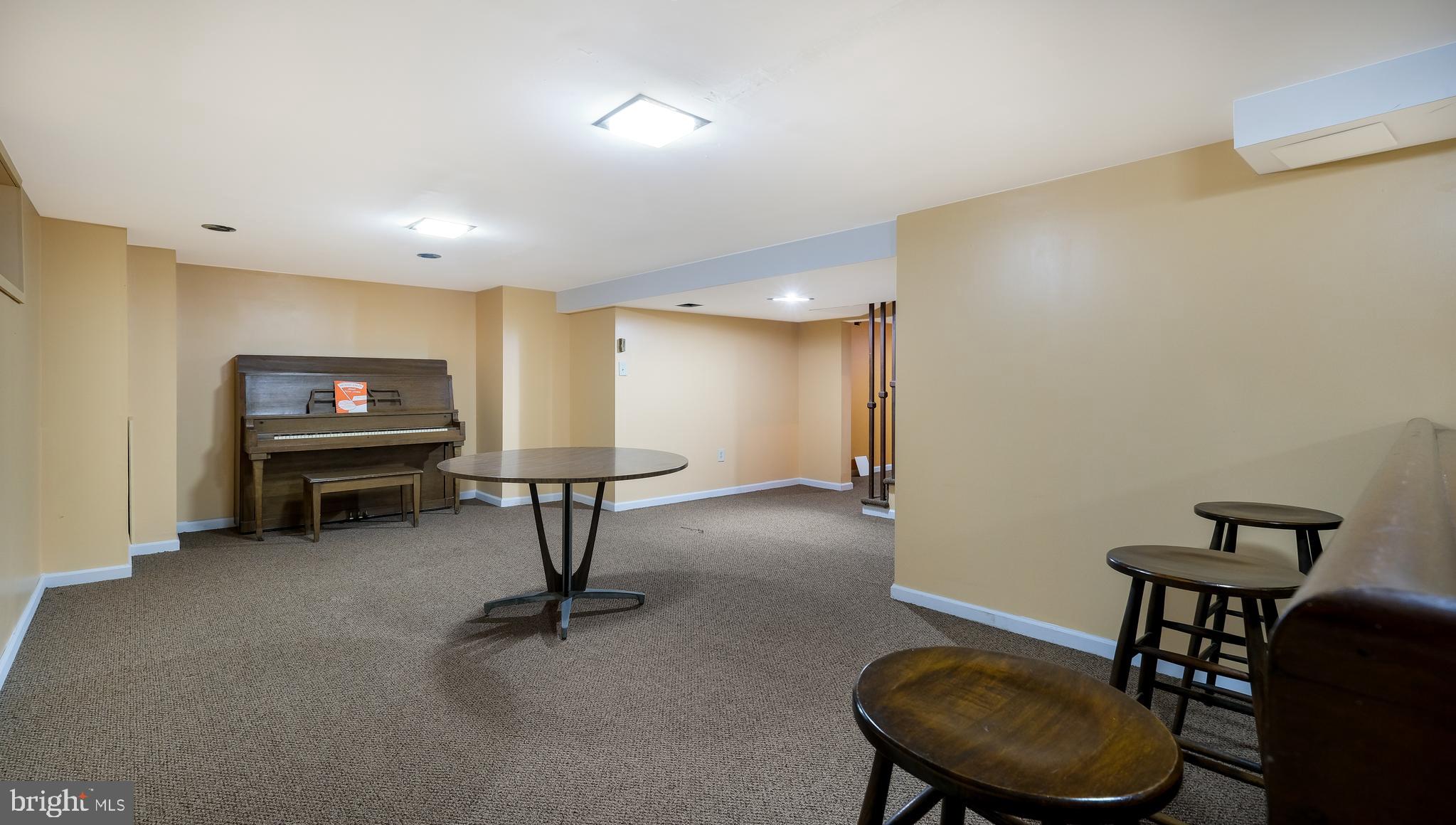 MEADOWBROOK - Residential