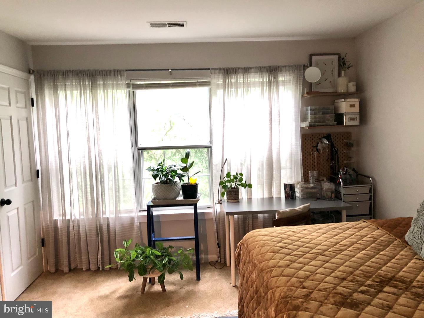 KINGSTOWNE - Residential Lease