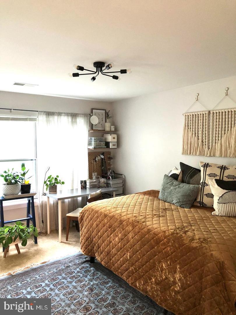 KINGSTOWNE - Residential Lease