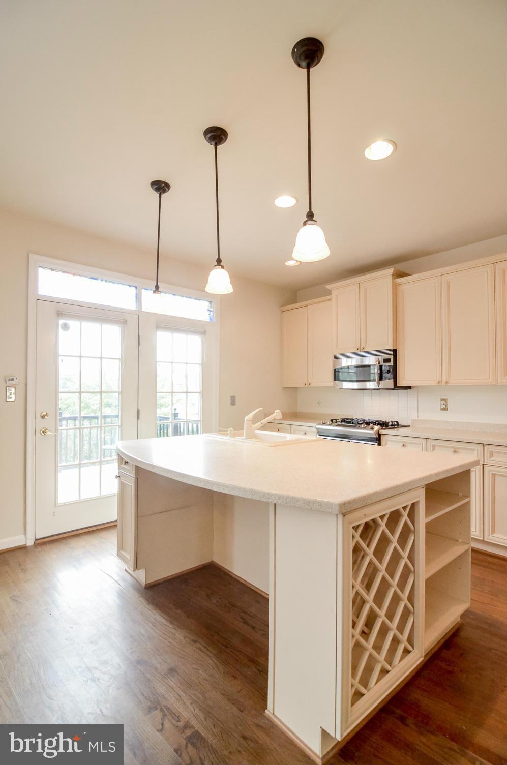 RESTON - Residential