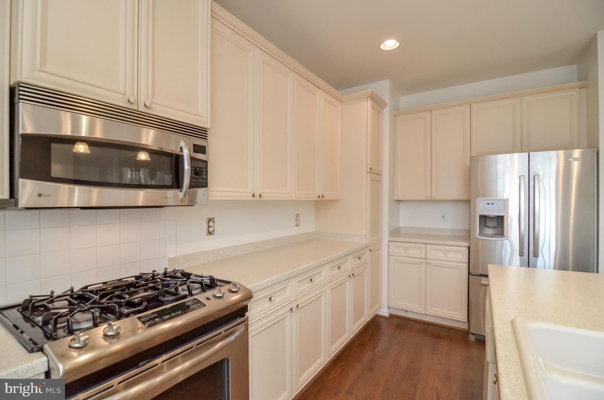 RESTON - Residential