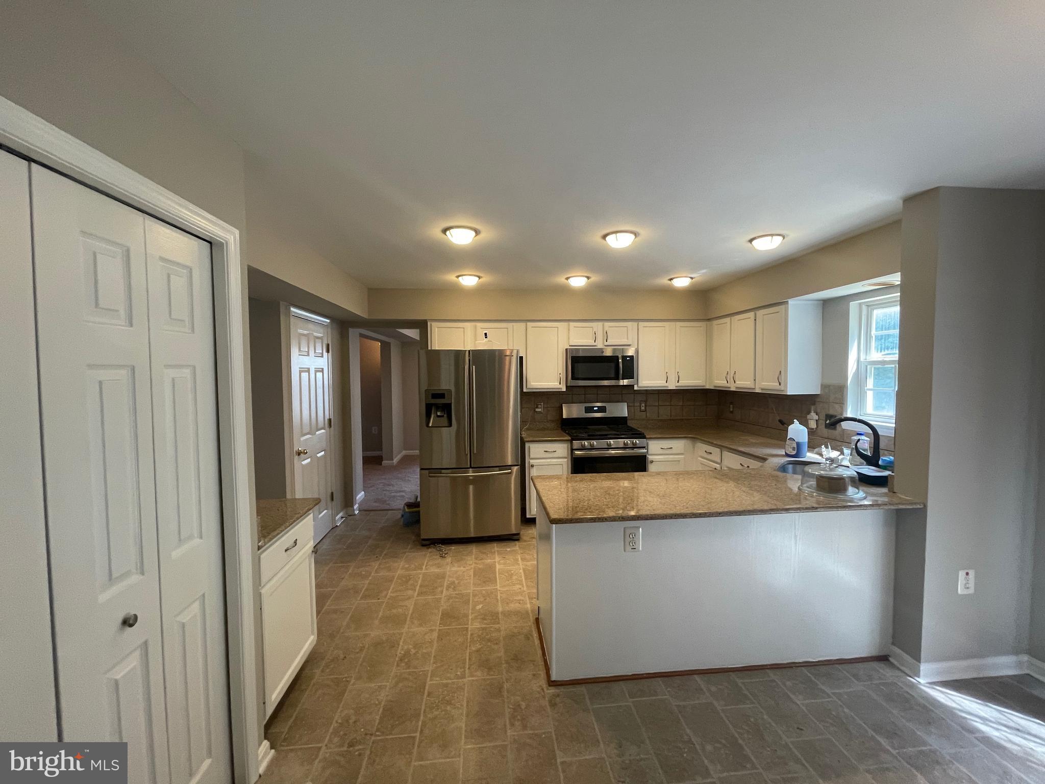 HOMELAND - Residential Lease